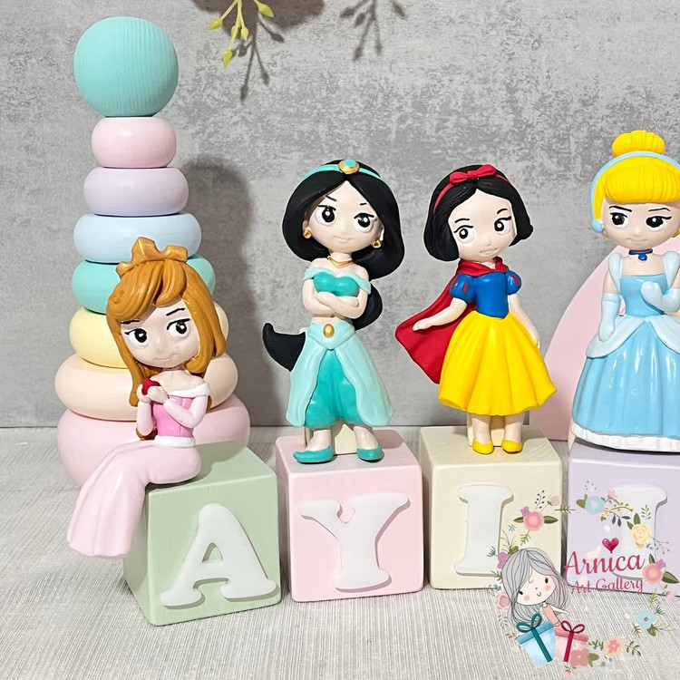 استند اسم پرنسسهای دیزنی کودک چوبی - نمای دیگر - آرنیکا گالری