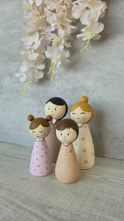 مجسمه چوبی پدر مادر و کودک دختر و پسر دکوراسیون - آرنیکا گالری