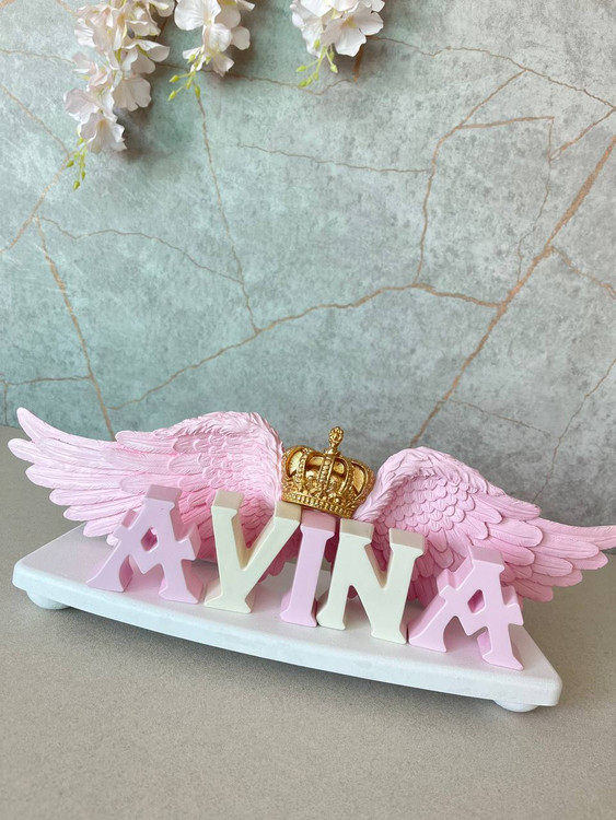 استند اسم بال فرشته دخترانه چوبی اتاق کودک - نمای دیگر - آرنیکا گالری