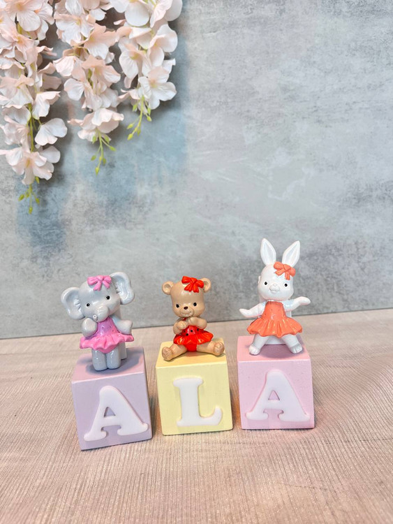 استند اسم مکعبی حیوانات چوبی اتاق کودک - نمای نزدیک - آرنیکا گالری